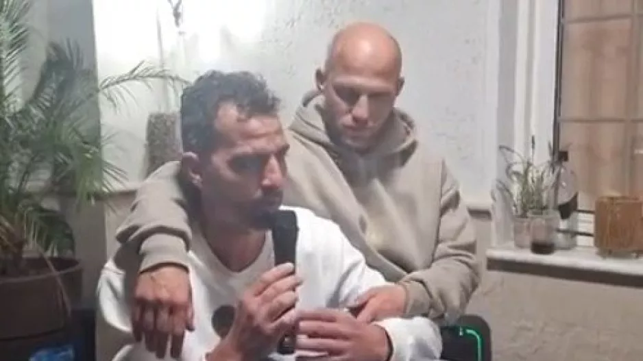 (Βίντεο) Δυνατή παρέα με τραγούδι από Αβραάμ και Παπαθανασίου