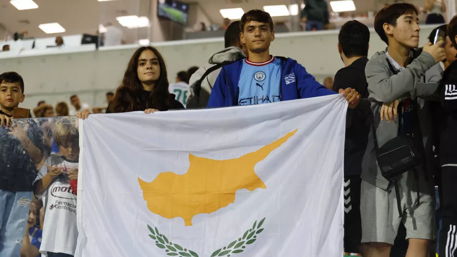Θέλει τον κόσμο...