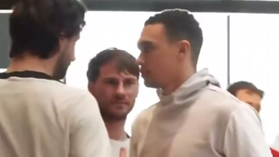 Οι οπαδοί της Λίβερπουλ βλέπουν δυσαρέσκεια για τον Άρνολντ στην ομάδα!