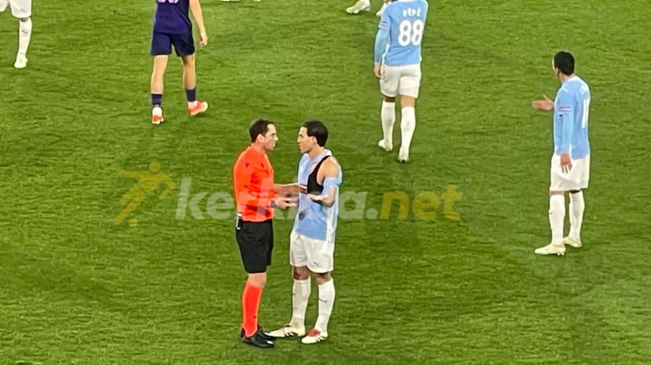 Σκίστηκε η φανέλα…