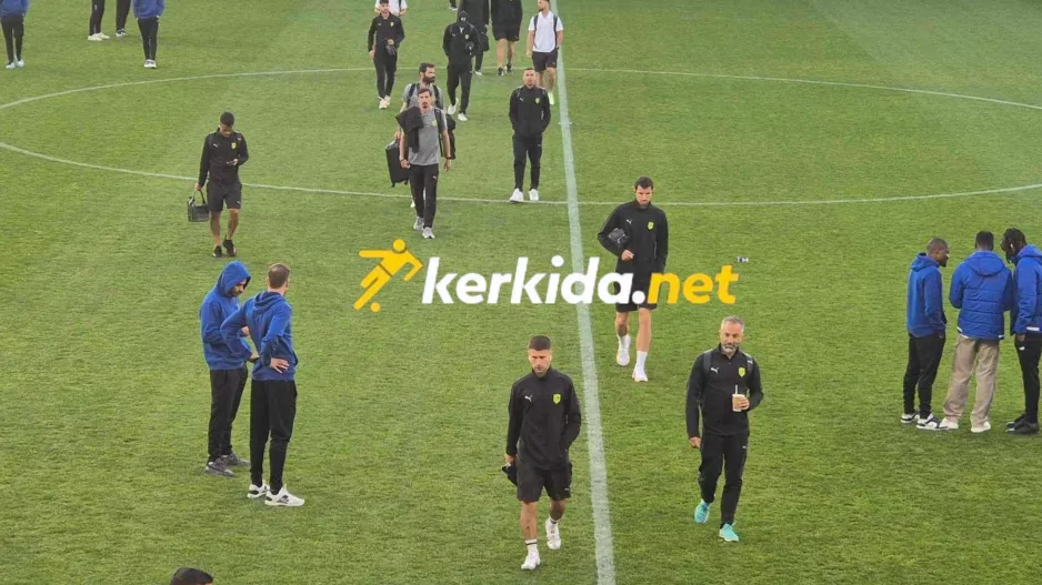 (Φώτος kerkida) Η άφιξη της ΑΕΚ  