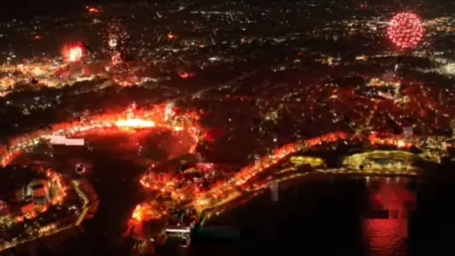 100 χρόνια Ολυμπιακός: Έγινε η νύχτα...μέρα στον Πειραιά (φώτος)