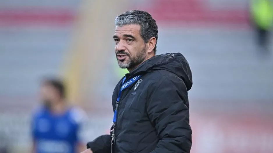 Δεν επαναπαύεται...