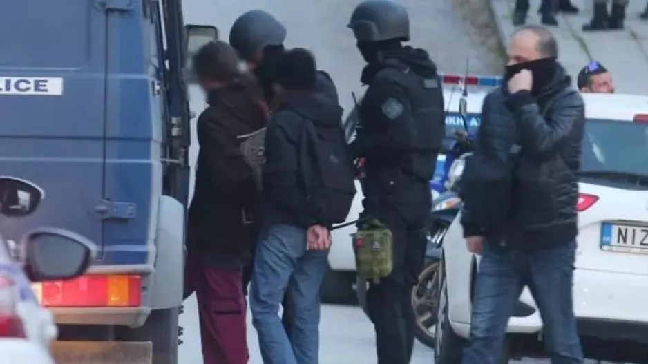 110 προσαγωγές και 34 συλλήψεις για τα επεισόδια ανάμεσα σε οπαδούς ΑΕΚ και ΠΑΟΚ