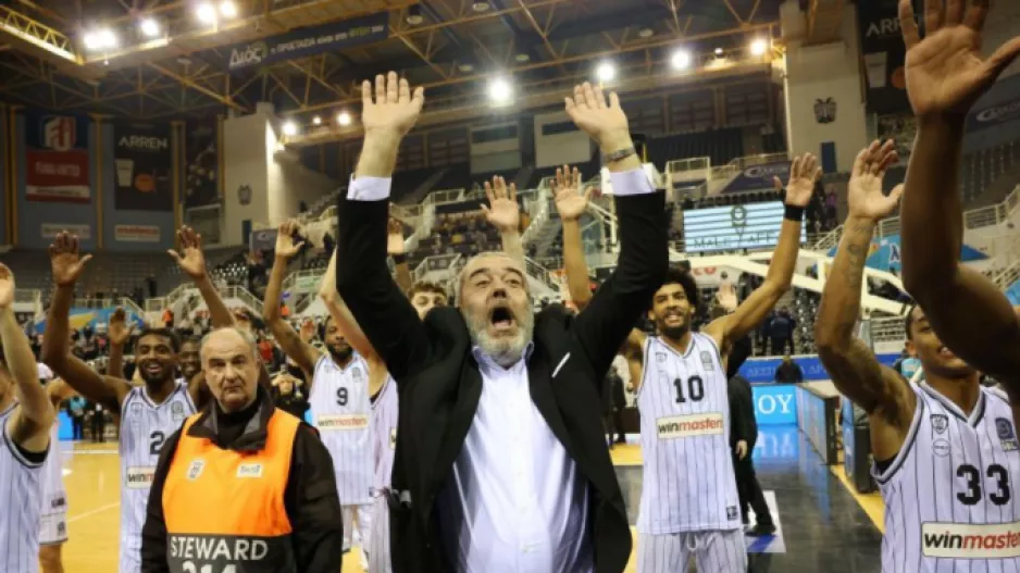 Δακρυσμένος ο πρόεδρος/"Το τρόπαιο θα έρθει στη Θεσσαλονίκη"