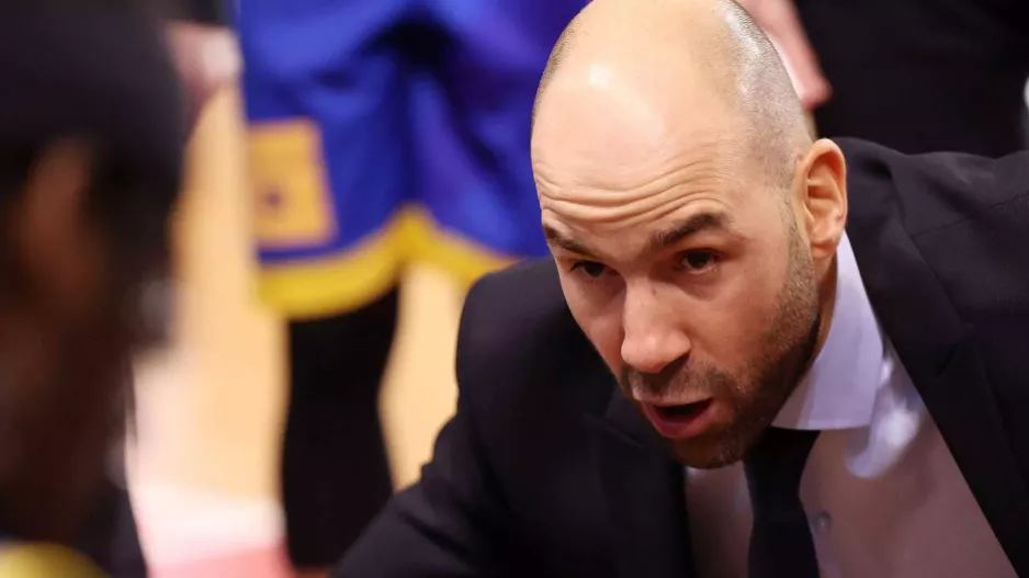 "Είναι ντροπή αυτή η εικόνα, είναι ασέβεια προς τον σύλλογο"