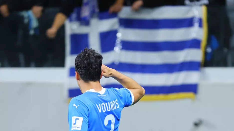 Στρατιωτικός χαιρετισμός με φόντο τη ''γαλανόλευκη'' (βίντεο)