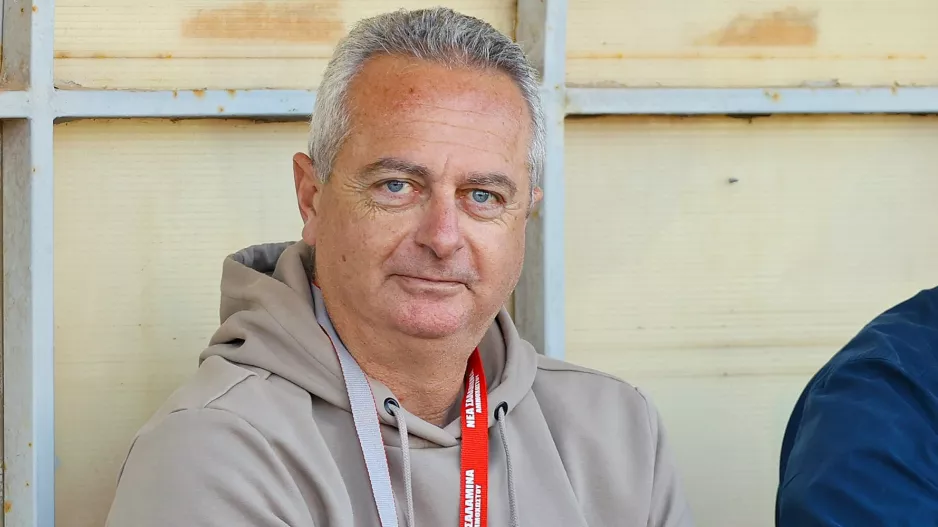Αποβολή για Σίμο