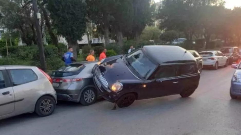 Αυτοκίνητο "προσγειώθηκε" στο ΙΧ του διαιτητή και διέκοψε τον αγώνα!