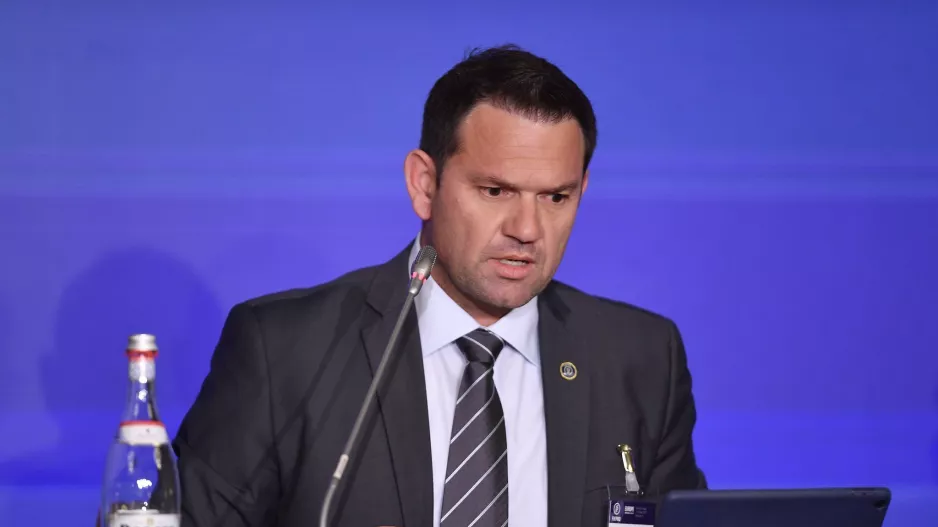 Νεοφυτίδης: "Για ακόμη έναν αγώνα οι γυναίκες της Εθνικής ομάδας θα αγωνιστούν με μεταχειρισμένο ρουχισμό"