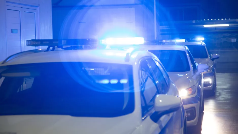 Σύλληψη και κροτίδες κατά αστυνομικών