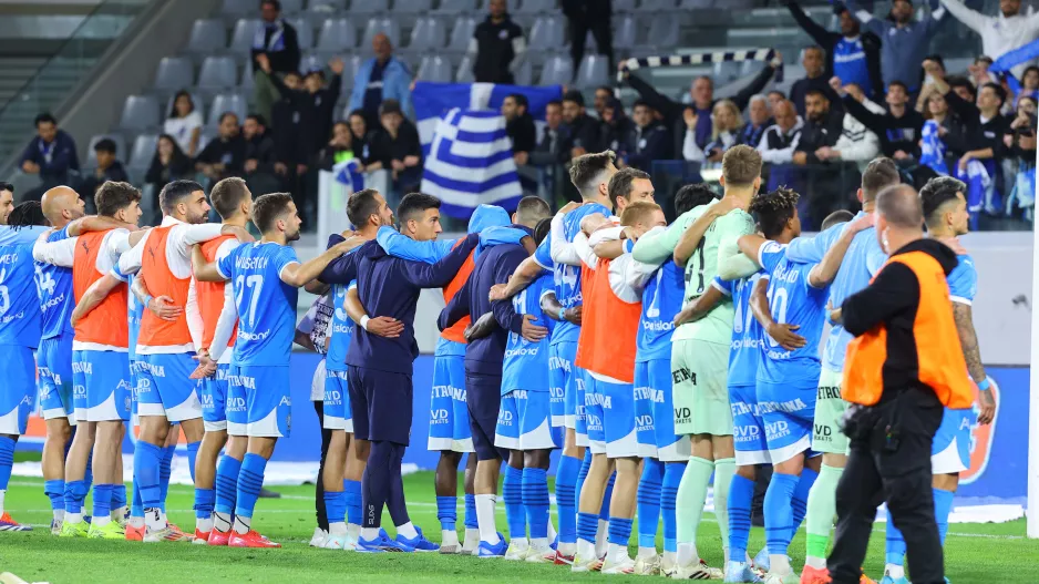 Αυτά... κρατάει