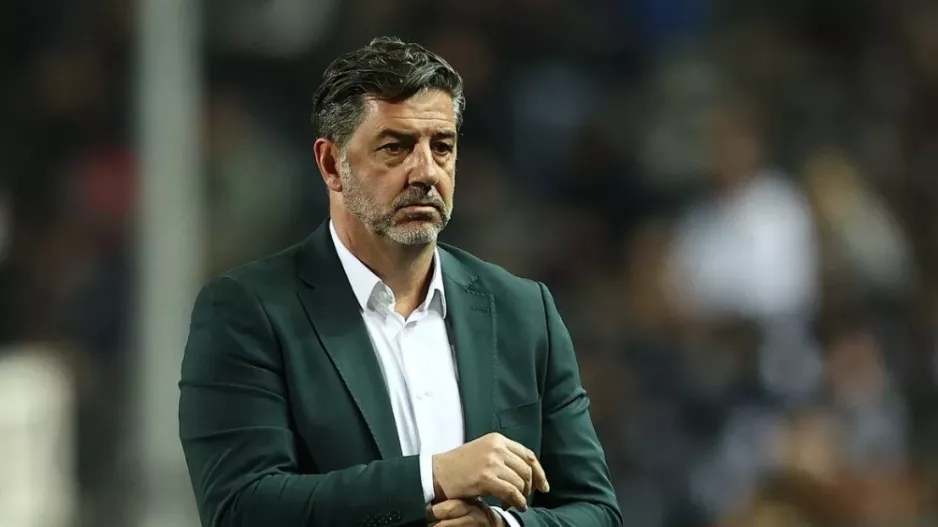 Δυσαρέσκεια Βιτόρια, μίλησε για 15 λεπτά στους παίκτες στα αποδυτήρια