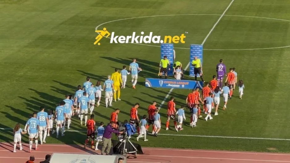 Η είσοδος στο "Στέλιος Κυριακίδης" (Βίντεο Kerkida)