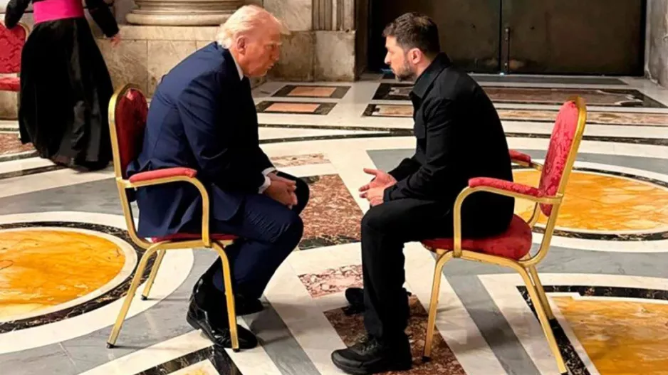 Τι συζήτησαν για 15 λεπτά Τραμπ και Ζελένσκι στη κηδεία του Πάπα