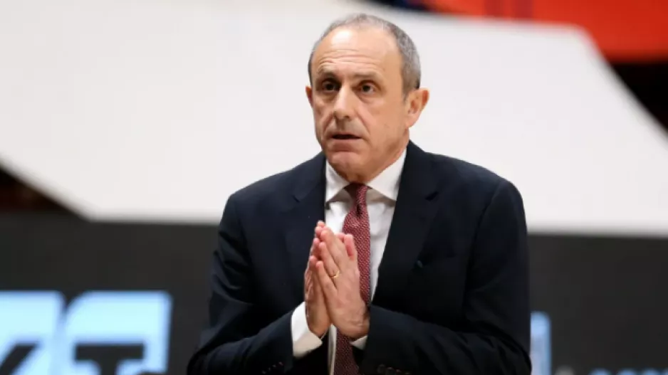 Απρόοπτο με Μεσίνα: Δεν κοουτσάρει την Αρμάνι στο δεύτερο ημίχρονο