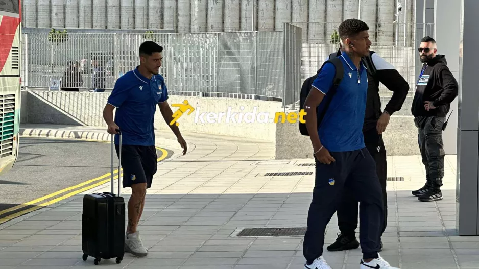 (Φώτος Kerkida) Έφτασε... το ΑΠΟΕΛ