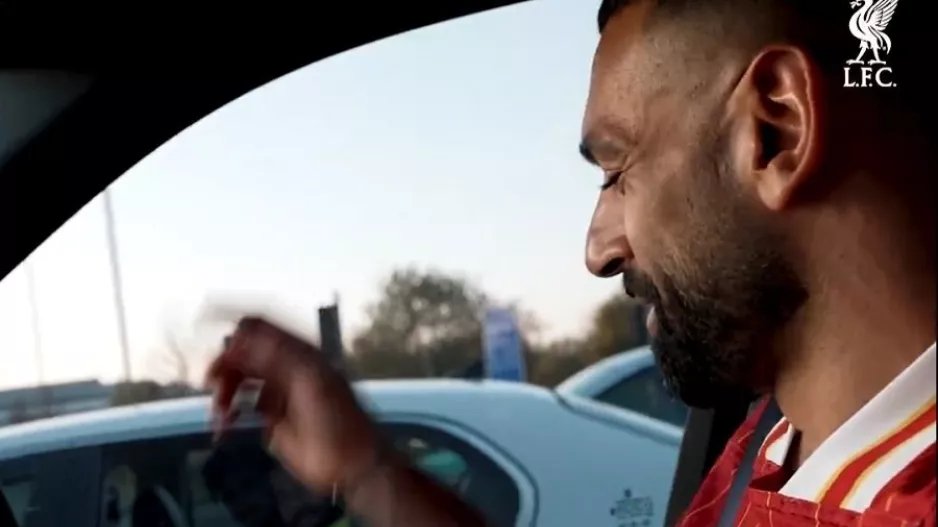 (Βίντεο) Ο Σαλάχ "τρομοκράτησε" οπαδό στο δρόμο