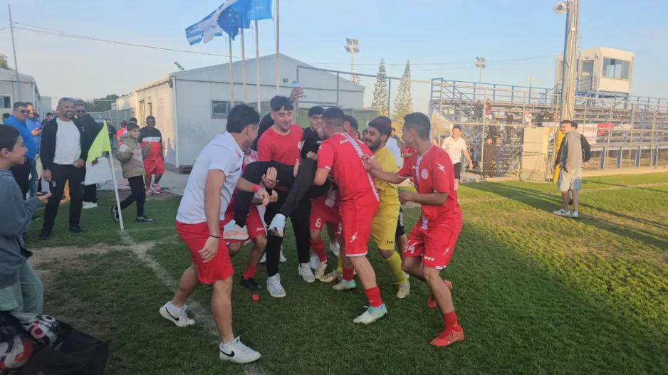 Πανηγύρισαν ξέφρενα την άνοδο (βίντεο/φώτος)