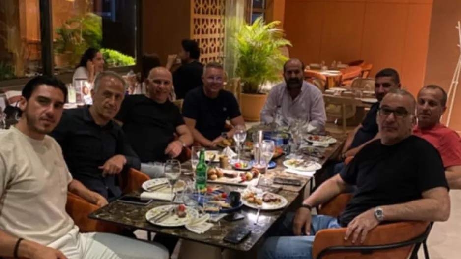 Τραπέζι παραμονής... από την οικογένεια Καρά!