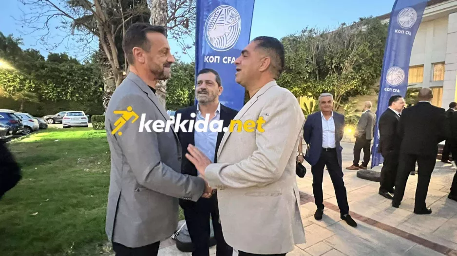 Τετ-α-τετ... Δημοσθένους - Μάντζιος
