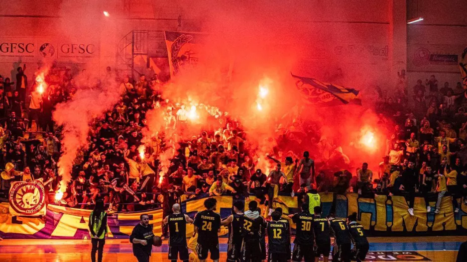 Ζέσταμα... με ποδόσφαιρο και μετά "κλουβί"