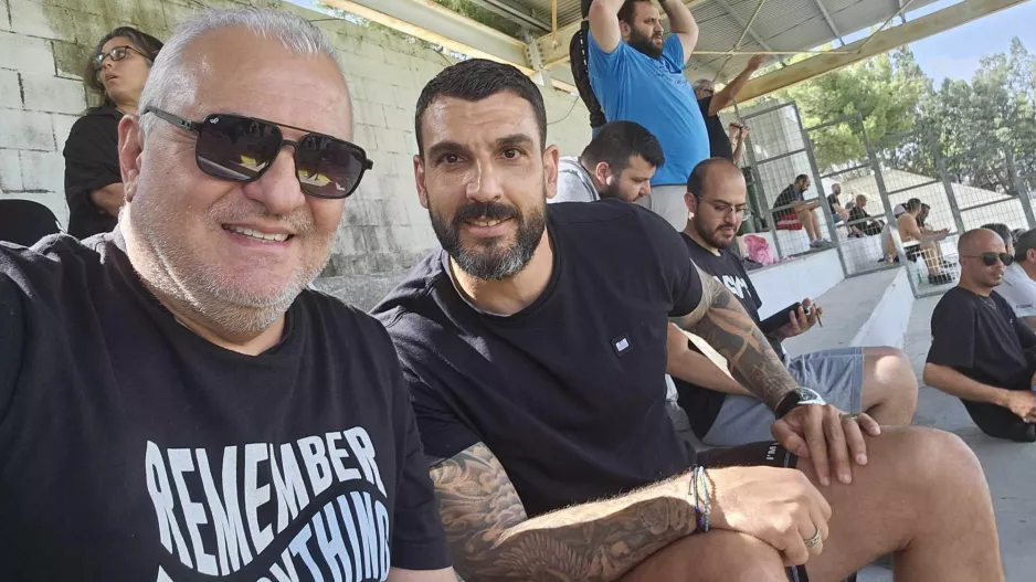 Μαζί...στην κερκίδα