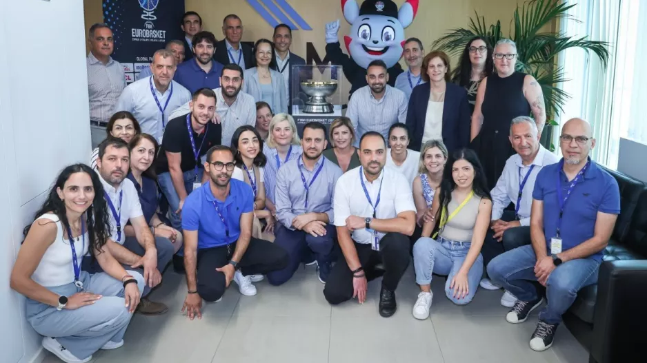 Το Αεροδρόμιο Λάρνακας φιλοξένησε το τρόπαιο και την μασκότ του FIBA Eurobasket 2025