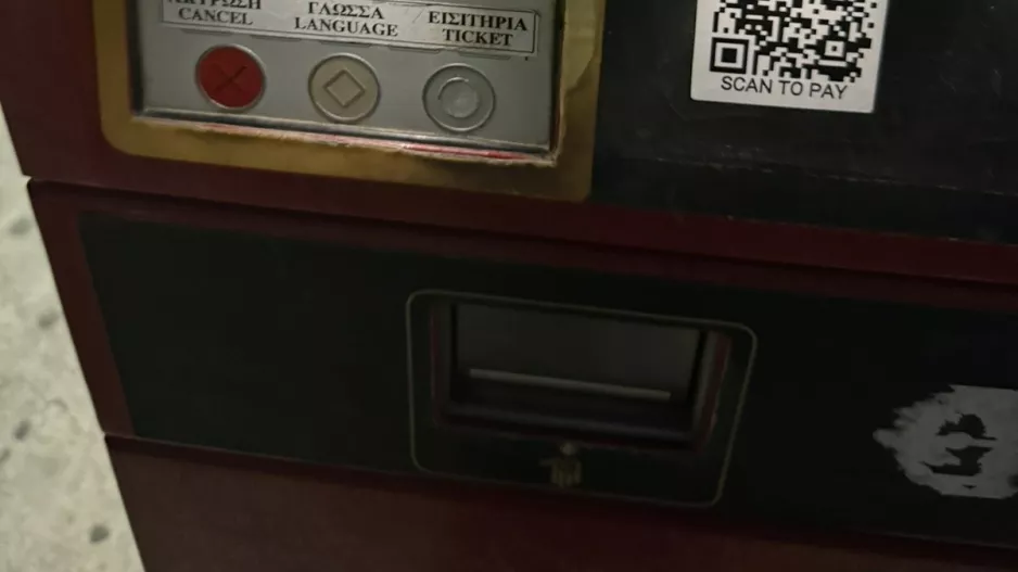 Προσοχή! Αυτοκόλητα με κωδικούς QR