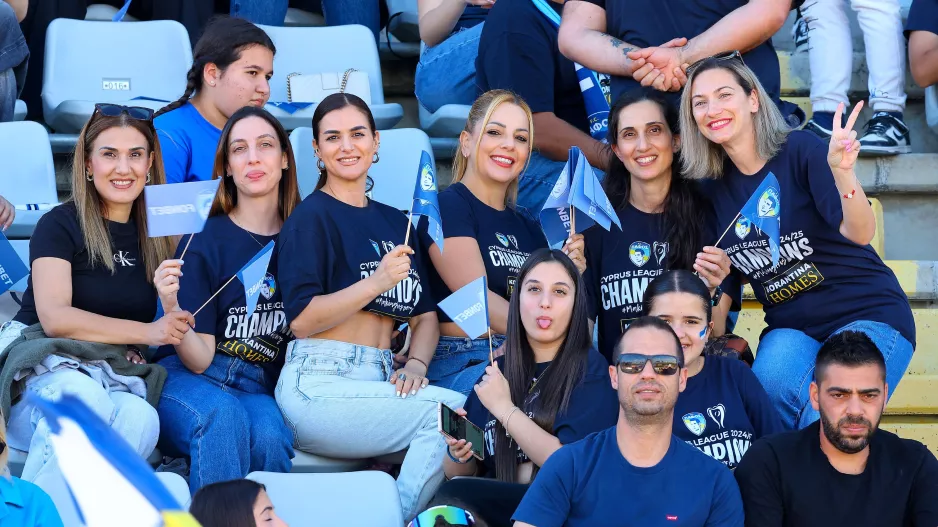 Πόζα οι κοπέλες!