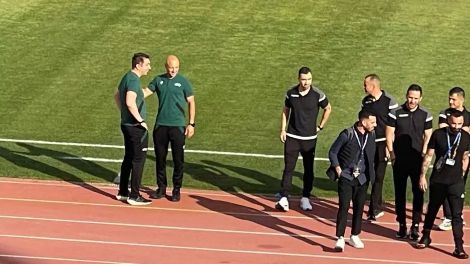 Γήπεδο... η διαιτητική ομάδα του ντέρμπι (Φώτος)