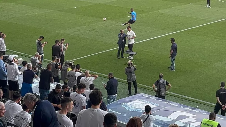 Τιμήθηκε και αποθεώθηκε ο Ζελάγια (Βίντεο)