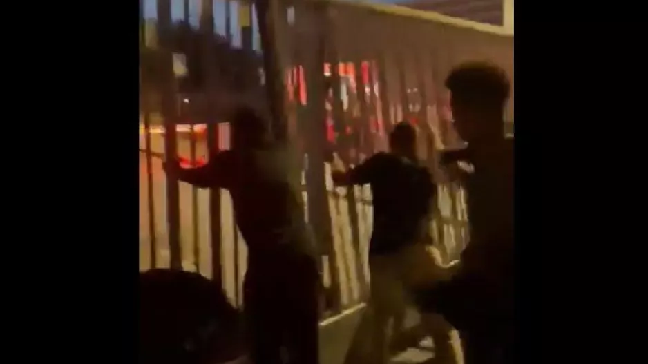 Ξέφυγε η κατάσταση στη Σεβίλλη/Οπαδοί λίντσαραν τον πρόεδρο και προσπάθησαν να μπουν στο προπονητικό