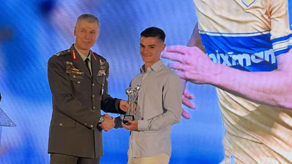 (Κ19) Κορυφαίος ο Καττιρτζής