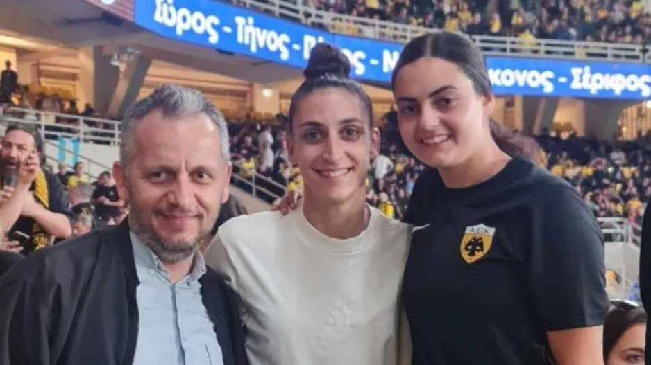 O Πέλεντρος με τις πρωταθλήτριες 