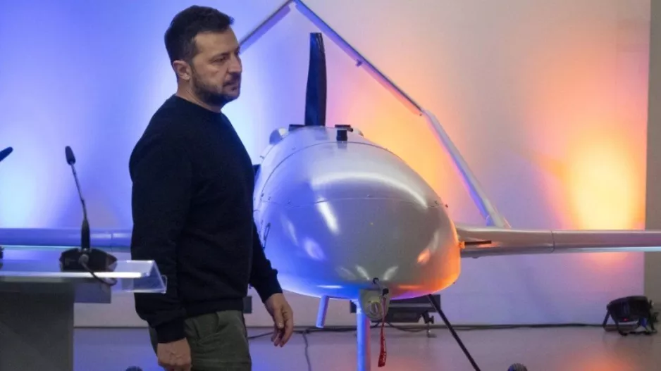 O Ζελένσκι δεσμεύεται να αυξήσει την παραγωγή όπλων στην Ουκρανία