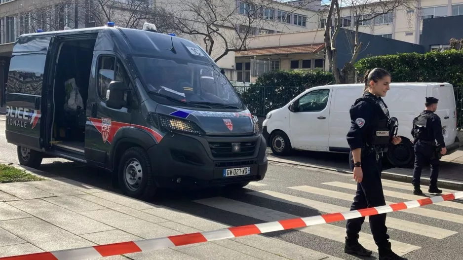 Γαλλία: Ένας ιερέας, έναν τραυματιοφορέας, ένας καθηγητής σε δίκτυο παιδεραστίας - 55 συλλήψεις