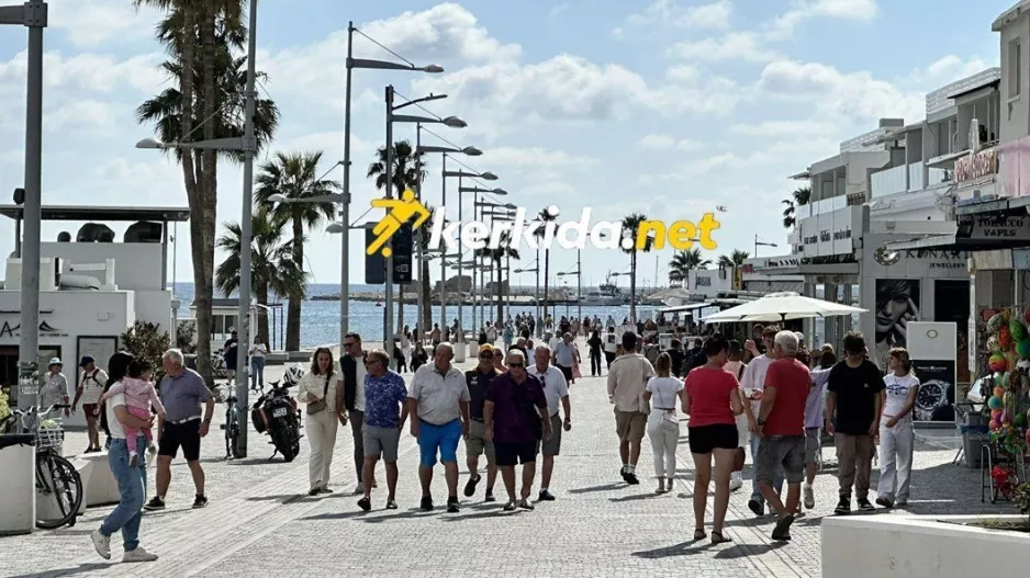 (ΦΩΤΟΣ) Λιμανάκι Πάφου πριν τη... σέντρα!