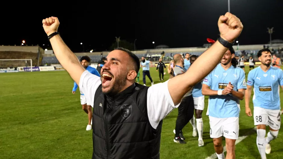 Στον αδελφό του!