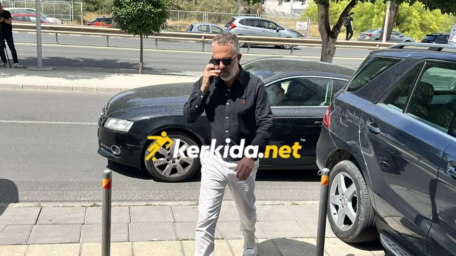 Στα τηλέφωνα... o Kωνσταντίνου