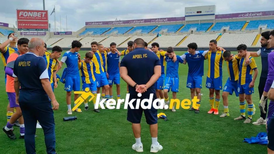 (Βίντεο Kerkida) To σύνθημα... ο κόουτς και "ΑΠΟΕΛ"
