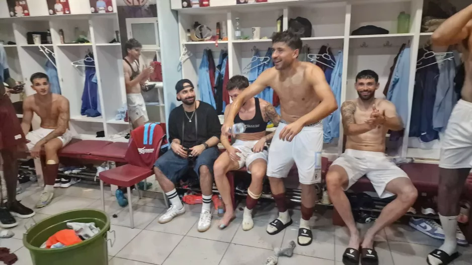 (ΒΙΝΤΕΟ Kerkida) ΠΑΝΗΓΥΡΙΑ στα αποδυτήρια της ΕΝΠ!