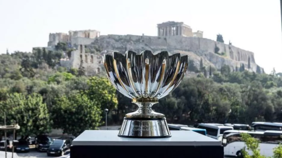 Το τρόπαιο του Eurobasket Γυναικών στην Ακρόπολη