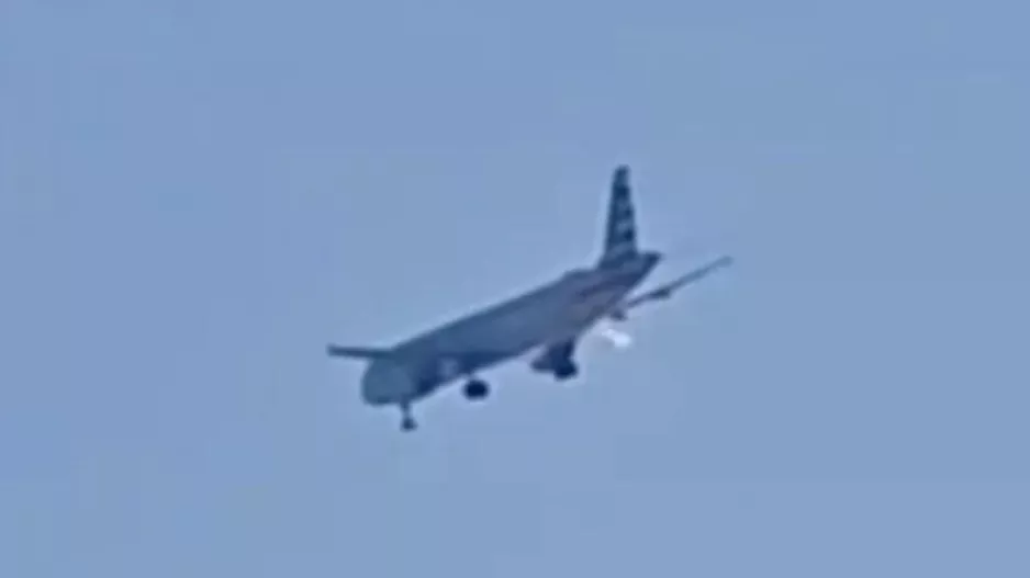 Τρόμος στον αέρα: Αεροπλάνο της American Airlines πιάνει φωτιά στη μέση της πτήσης