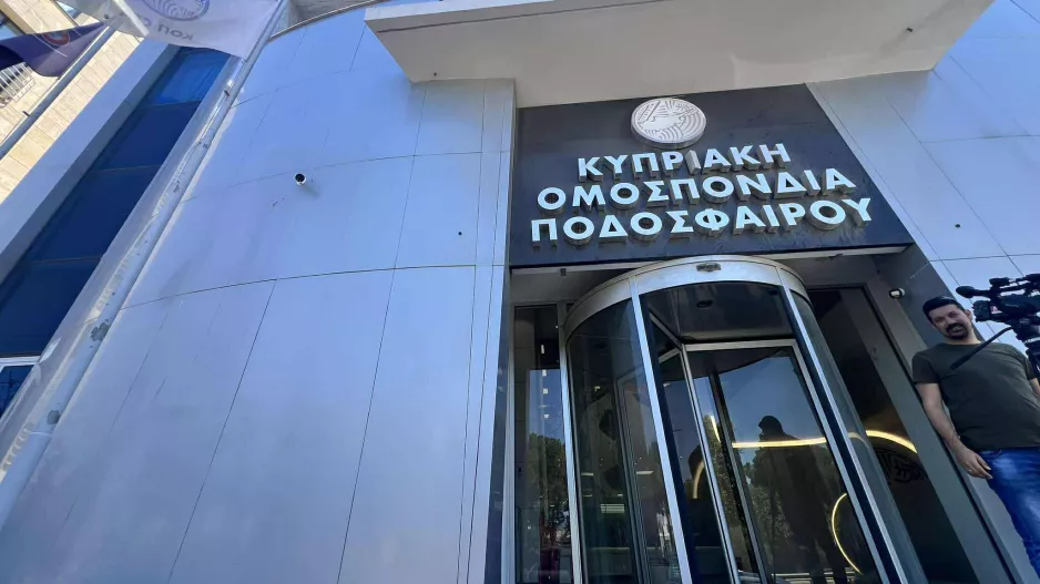 Συνεδριάζουν και ορίζουν την συνέλευση