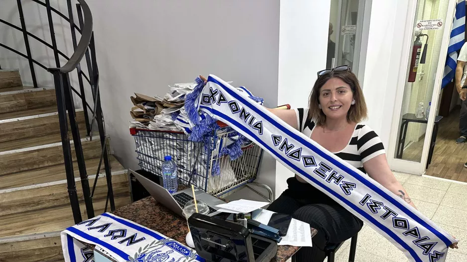 Η Σαλώμη στα κασκόλ!