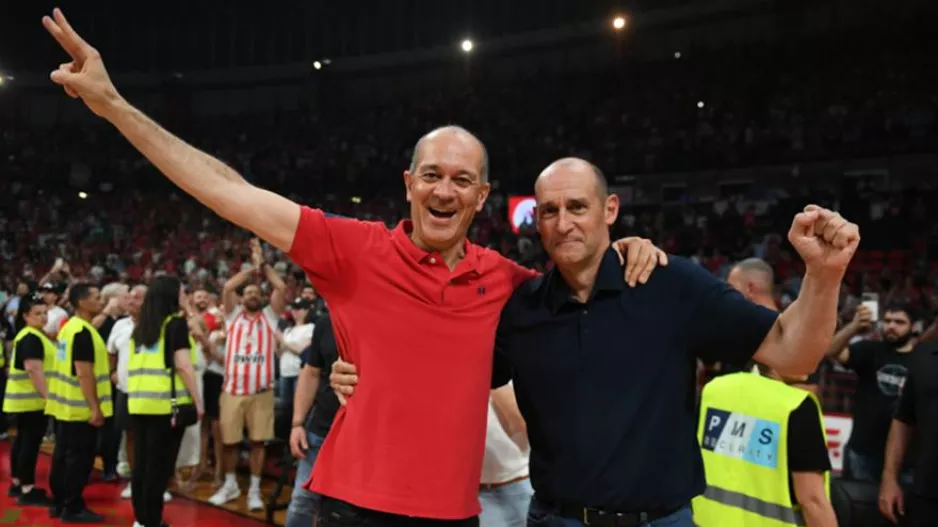 Αγγελόπουλοι: «Πήραμε το πιο μάγκικο πρωτάθλημα της ιστορίας μας, δείξατε τι σημαίνει Ολυμπιακός»