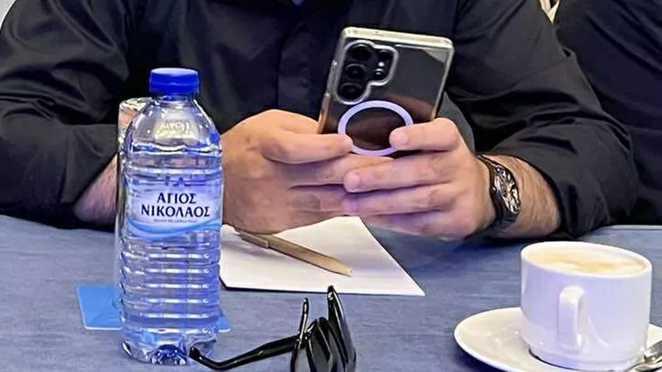 Πας το... τηλέφωνο ο Κυριάκος!
