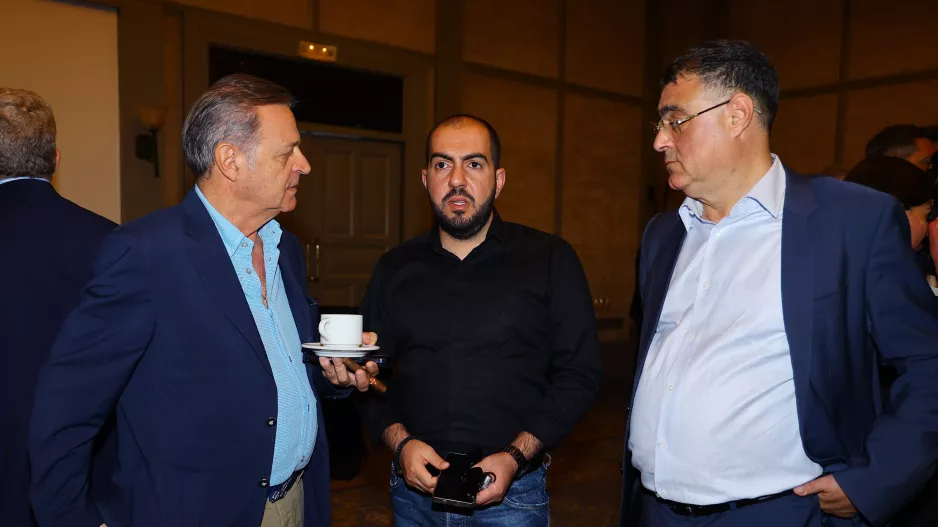 Παλεύουν...