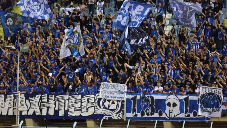 Ανόρθωση: Τα λένε με τον κόσμο τους...